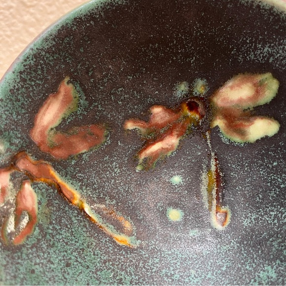 Porcelain ceramic bowl with dragonfly design. Hand thrown & painted. Signed. - Picture 3 of 5